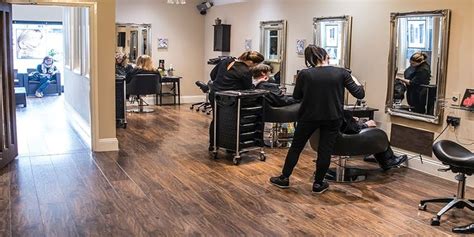 peluqueria near me|professional hair dyeing near me.